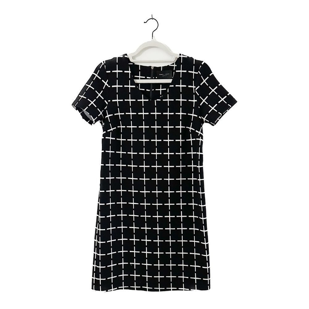 ROMEO + JULIET COUTURE Shift Dress with Black‎ and White Print - Size Small